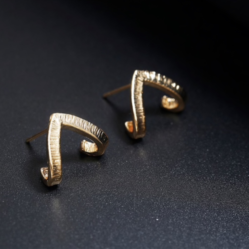 'Hug' Minimalist Triangle Bar Ear Jacket Earrings - Picture 10 of 10